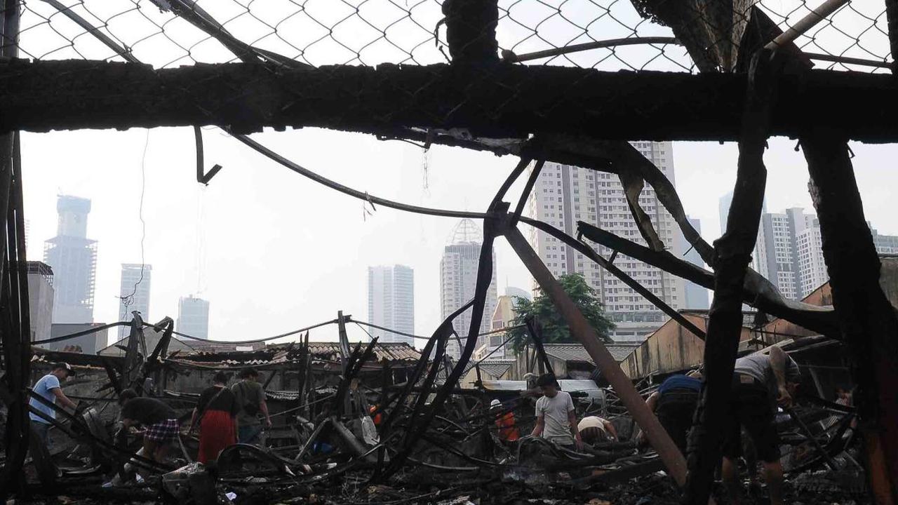 Sebelumnya, pada 2021 lalu, Pasar Kambing, Tanah Abang juga sempat pernah dilanda musibah kebakaran besar.

Saat itu sebanyak 174 lapak pedagang hangus terbakar dengan kerugian yang ditaksir mencapai Rp1 miliar.