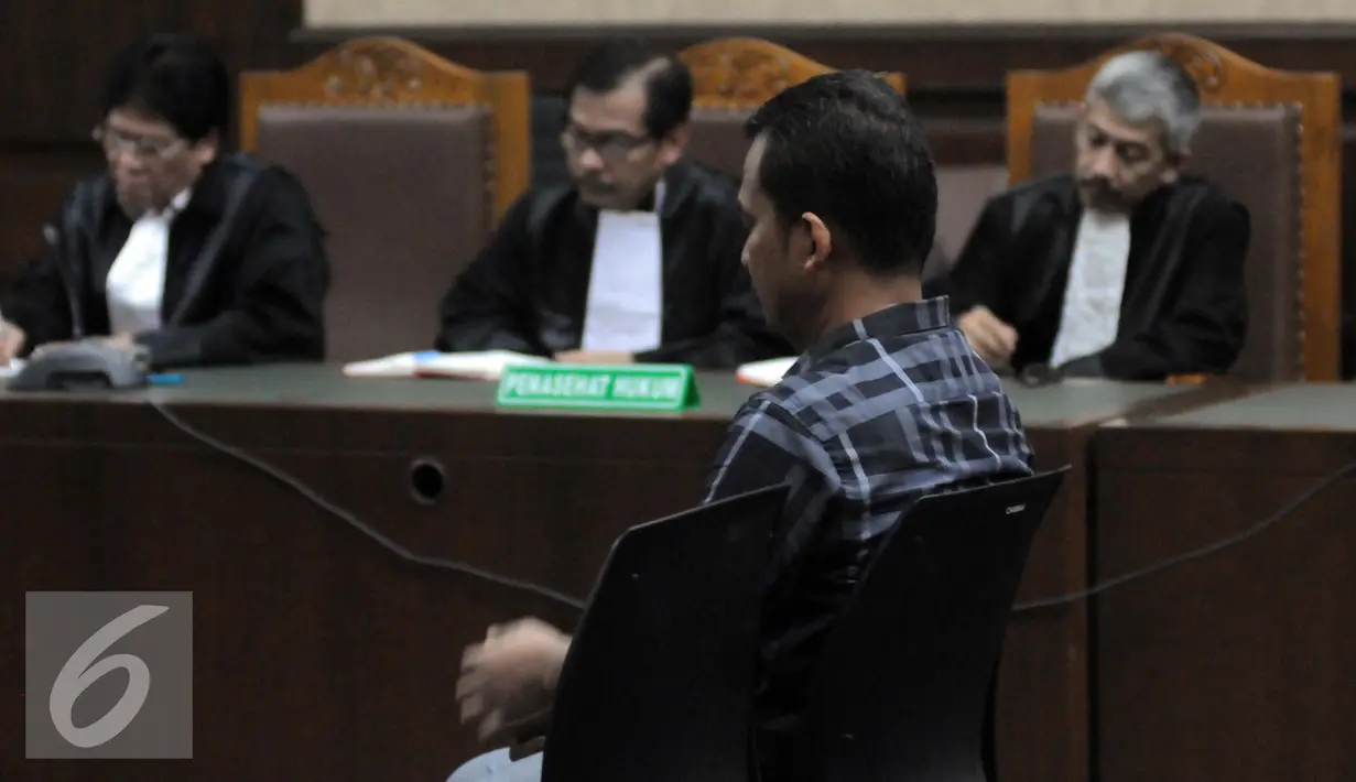 Marudut mendengarkan vonis hakim yang menyatakan dirinya terbukti bersalah dengan vonis 3 tahun penjara dan denda Rp100 juta subsidair 3 bulan kurungan 3 bulan, Jakarta, Jumat (2/9). (Liputan6.com/Helmi Afandi)