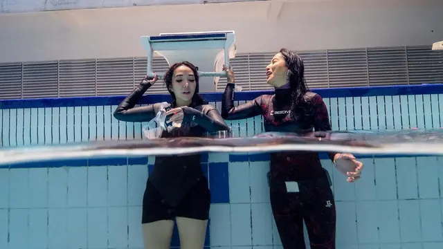 7 Pose Gisella Anastasia di Kolam Renang, Tekuni Olahraga Diving