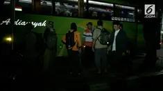 Para peserta aksi 299 datang dari Jawa Tengah dan Jawa Timur dengan kendaraan umum.