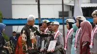 Bakal calon presiden (Bacapres) Ganjar Pranowo berkomitmen untuk menghadirkan sekolah gratis se-Indonesia untuk masyarakat yang kurang mampu. Hal itu telah dilakukan Ganjar ketika menjabat gubernur Jawa Tengah (Jateng) dua periode (Istimewa)
