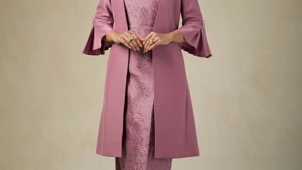 Model Dress Batik Brokat dengan Blazer Panjang Semi Formal (Foto: Reve Art)