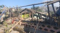 Ratusan rumah warga mengalami rusak berat usai tertimpa material vulkanik Gunung Lewotobi Laki-Laki yang meletus dahsyat Minggu (3/11/2024). (Liputan6.com/ Ola Keda)