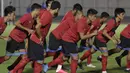 Pemain Timnas Indonesia saat sesi latihan di Stadion Madya, Jakarta, Senin, (17/2/2020). Latihan tersebut untuk persiapan laga Kualifikasi Piala Dunia 2022 zona Asia. (Bola.com/M Iqbal Ichsan)