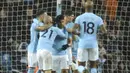 Para pemain Manchester City merayakan gol Sergio Aguero saat melawan Watford pada lanjutan Premier League di Etihad stadium, Manchester, (2/1/2018).  City menang 3-1. (AP/Rui Vieira)