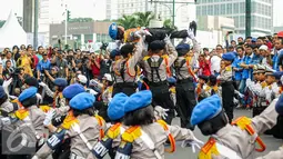 Salah satu atraksi Polisi Cilik saat acara HUT ke-61 Polisi Lalu Lintas (Polantas). Kehadiran Polisi Cilik membuat acara semakin seru dan menarik (Liputan6.com/Faizal Fanani)