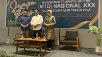 (Dari kiri- kanan) Direktur Penerangan Agama Islam Kemenag RI Ahmad Zayadi, Pj Gubernur Kalimantan Timur Akmal Malik, Sekda Pemprov Kalimantan Timur Sri Wahyuni. (Liputan6.com/ Muhammad Radityo Priyasmoro)