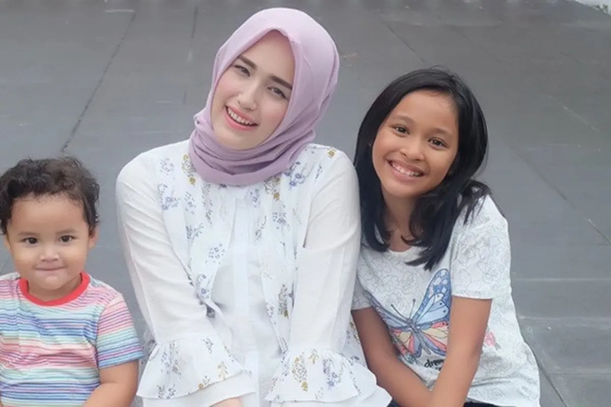 6 Momen Kedekatan Adelia Pasha dan Shakiena Putri Sambungnya, Curi Perhatian
