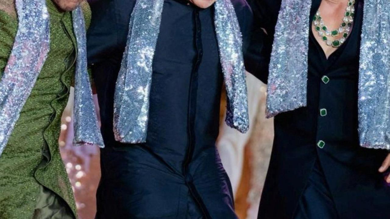 Penampilan trio Khan yang memukau, Aamir Khan, Salman Khan dan Shah Rukh Khan saat tampil menghibur di acara pranikah Anant Ambani, putra Mukesh Ambani di Jamnagar, Gujarat, India.