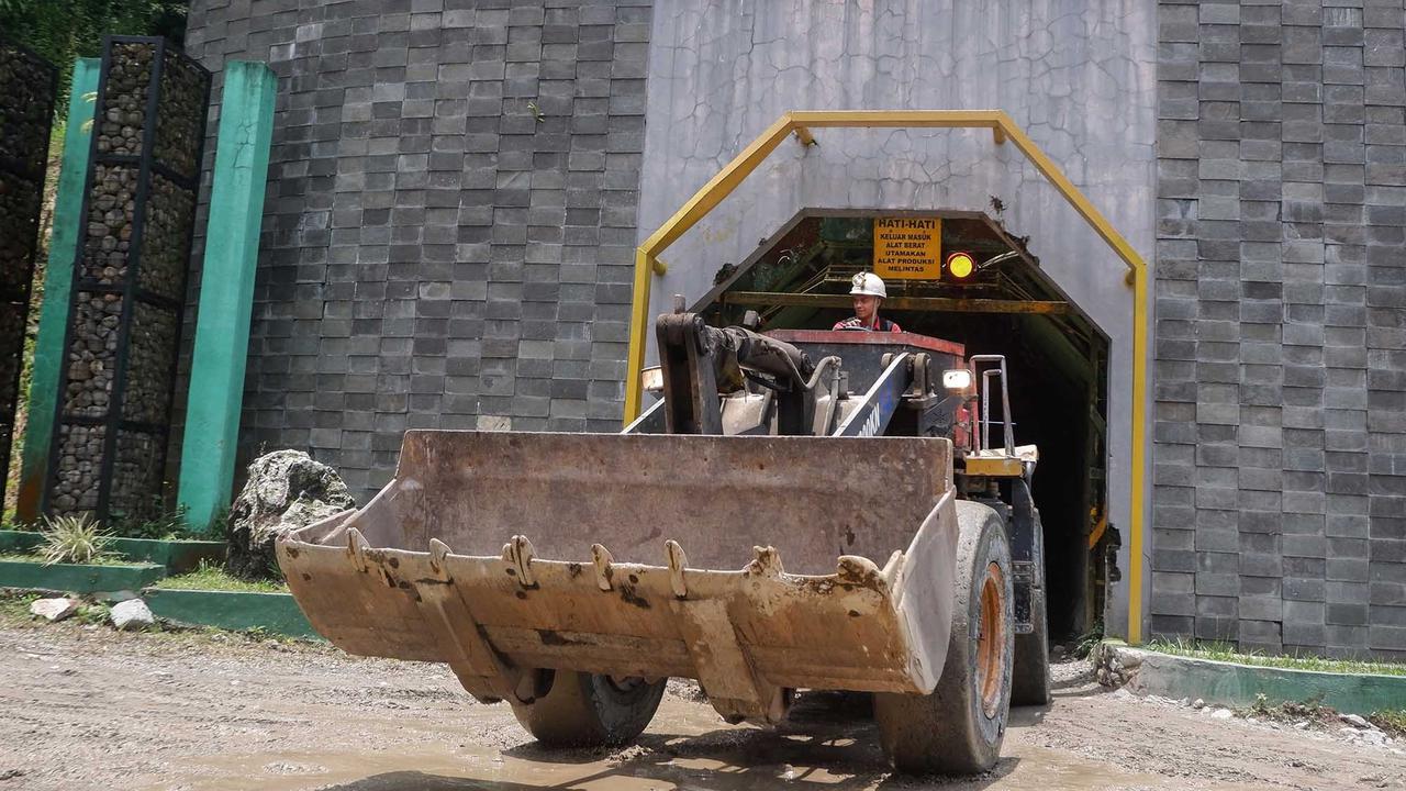 FOTO:  Melihat Aktivitas di Tambang Emas Pongkor dengan Target  1 Ton Emas