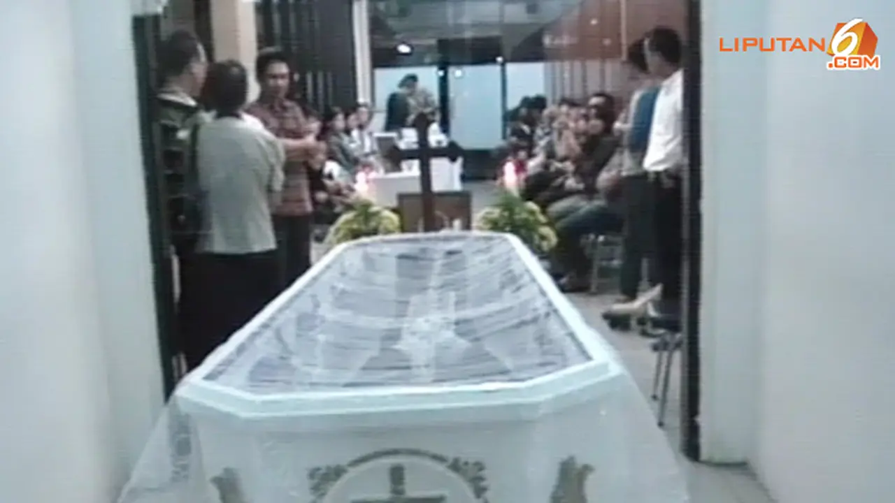 pemakaman-tom-simon-130822b.jpg