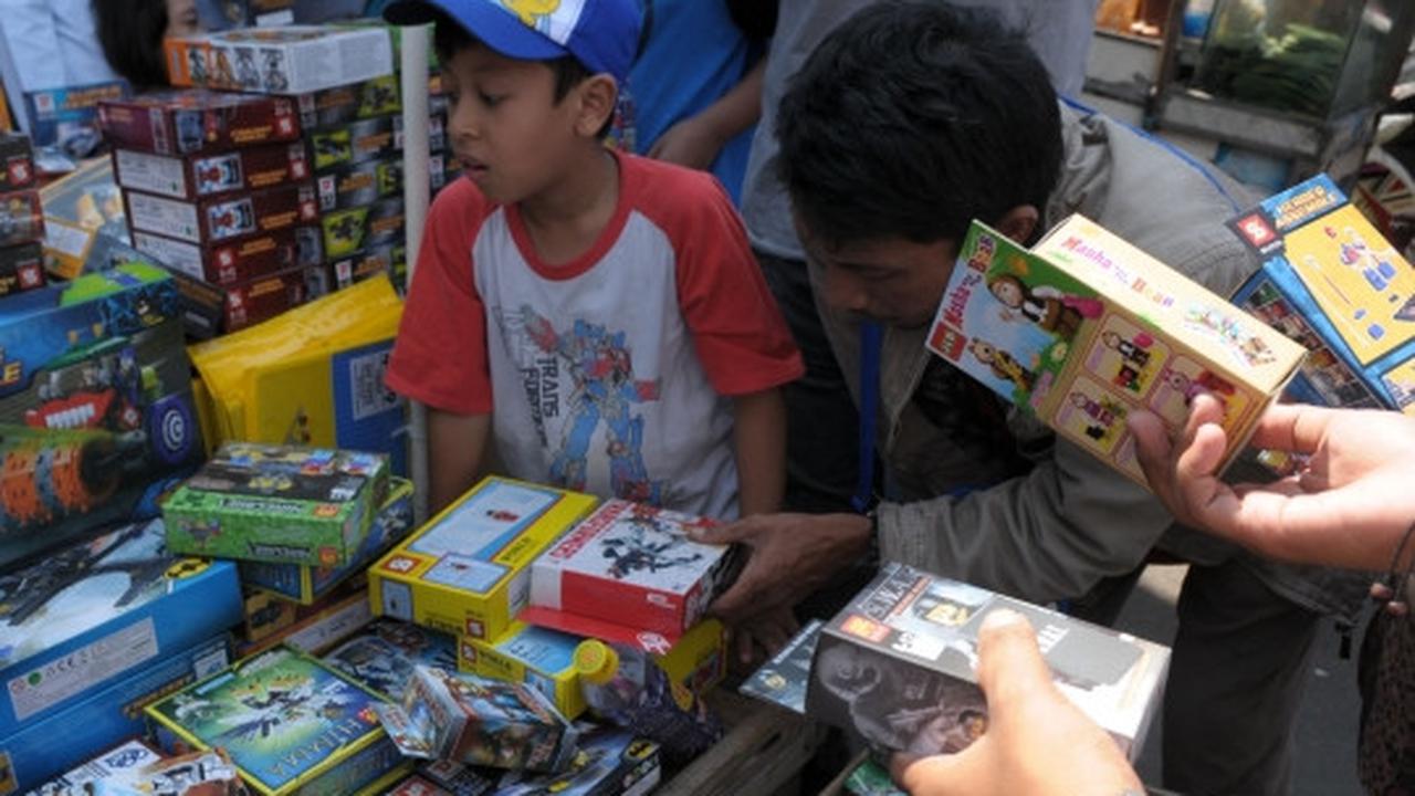 Berkah Lebaran, omzet pedagang mainan di Pasar Gembrong meningkat