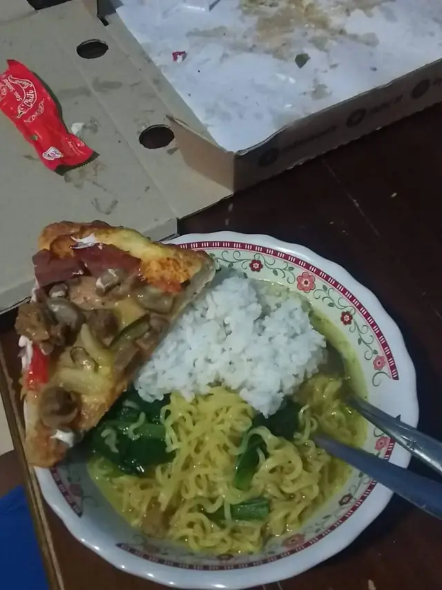 6 Kombinasi Makanan Barat dengan Indonesia Ini Kocak, Wajib Pakai Nasi