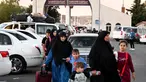 Orang-orang yang melarikan diri dari Lebanon tiba di sisi perbatasan Suriah di Jdeidat Yabus di barat daya Suriah pada 25 September 2024. (LOUAI BESHARA/AFP)
