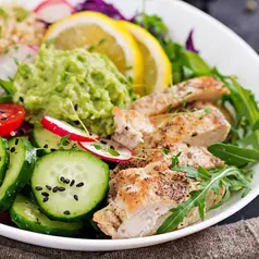 Sahabat Fimela, untuk kamu yang punya aktivitas padat, menu ini juga praktis karena bisa dibuat dalam waktu singkat atau dipersiapkan dari awal minggu. [Dok/freepik.com/timolina]