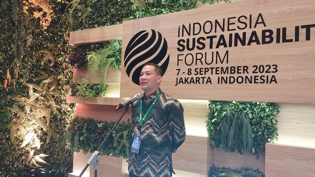 "Saya baru sampai dari China habis ngomong sama 4 pabrikan mereka. Prinsipnya, dengan policy yang kita buat kita sampaikan target 600.000 di 2030. Jadi biar mereka yang bawa produknya,"&nbsp;