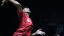 Ganda putra Indonesia, Fajar Alfian/M Rian Ardianto melakukan smesh ke arah Marcus F Gideon/Kevin Sanjaya Sukomuljo pada semifinal Indonesia Open 2018, Istora GBK, Jakarta, Sabtu (7/7). Fajar/Rian kalah 13-21, 10-21. (Liputan6.com/Helmi Fithriansyah)