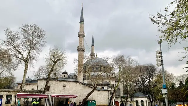 4 Masjid Terindah di Istanbul Turki yang Wajib Dikunjungi Selama Ramadan