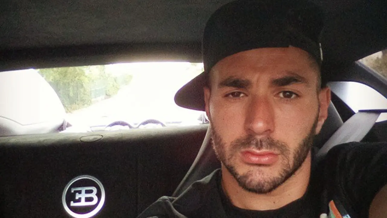 Ingin Tampil Beda, Benzema Kemudikan Veyron Saat Pergi Latihan