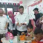 Ketua Wantimpres Wiranto memantau uji coba program Makan Bergizi Gratis (MBG) di Kota Tangerang. (Liputan6.com/Pramita Tristiawati)