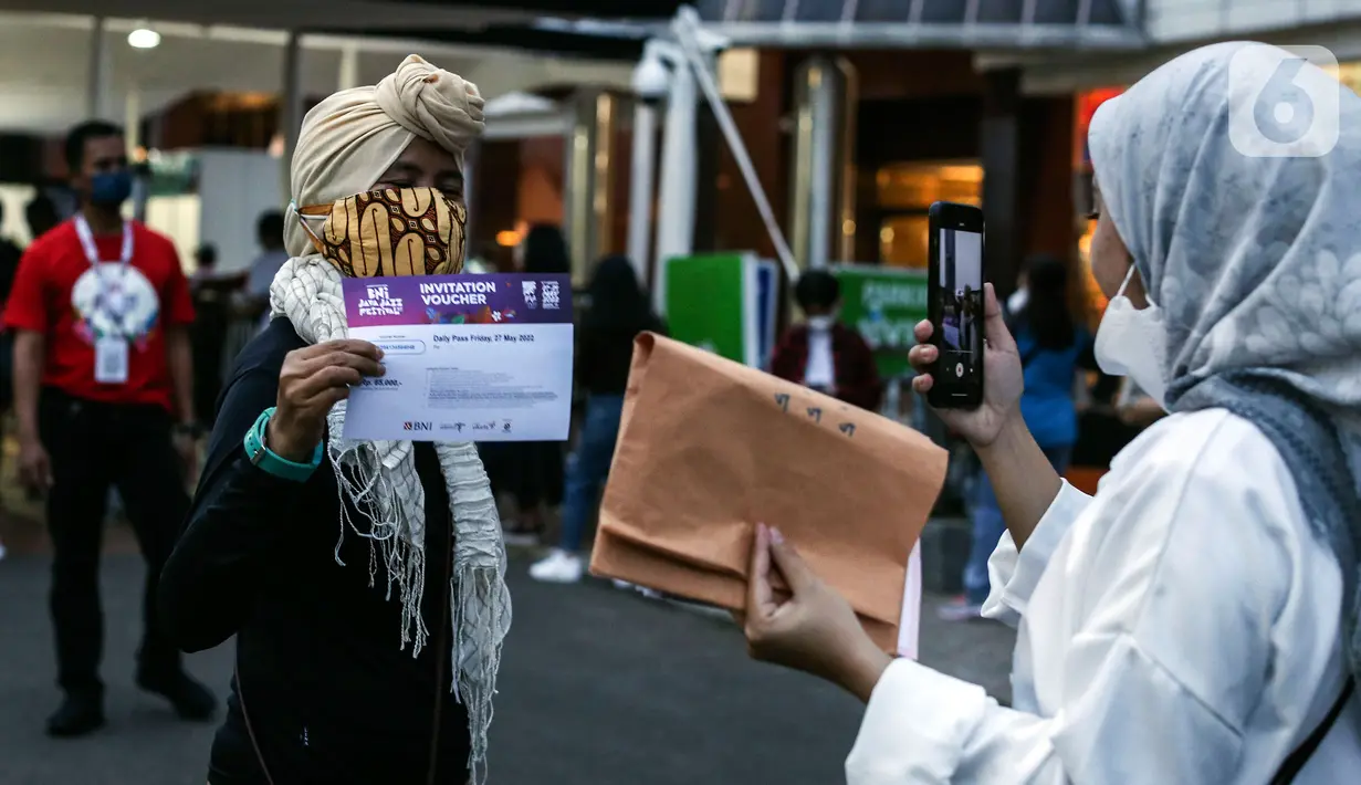 <p>Suasana warga saat Perhelatan Jakarta Internasional BNI Java Jazz Festival (BNIJJF2022), di JiExpo Kemayoran, Jakarta Pusat, Jumat (27/5/2022). Perhelatan itu akan diselenggarakan selama tiga hari sampai Minggu, 29 Mei 2022. (Liputan6.com/Johan Tallo)</p>