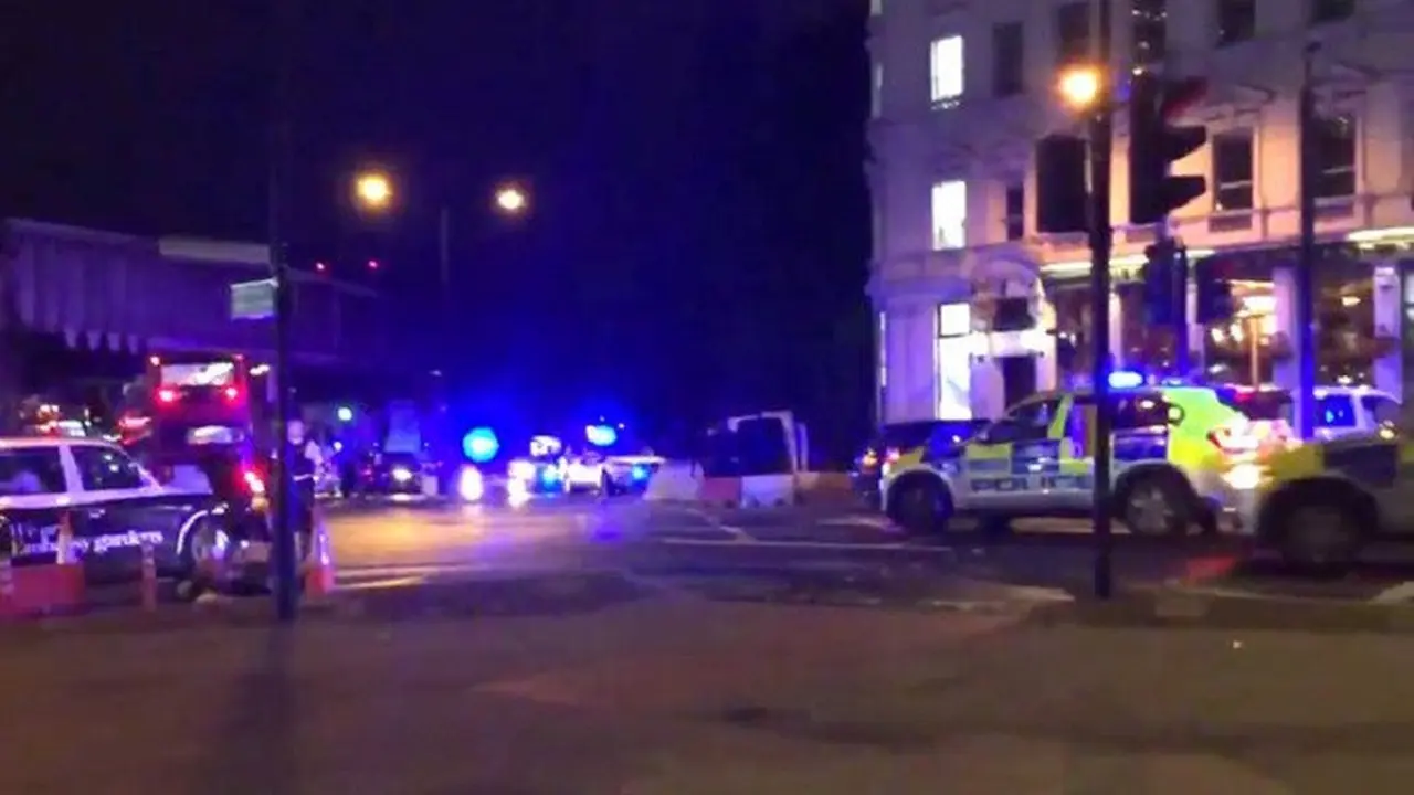 Mobil Tabrak Pejalan kaki di Jembatan London