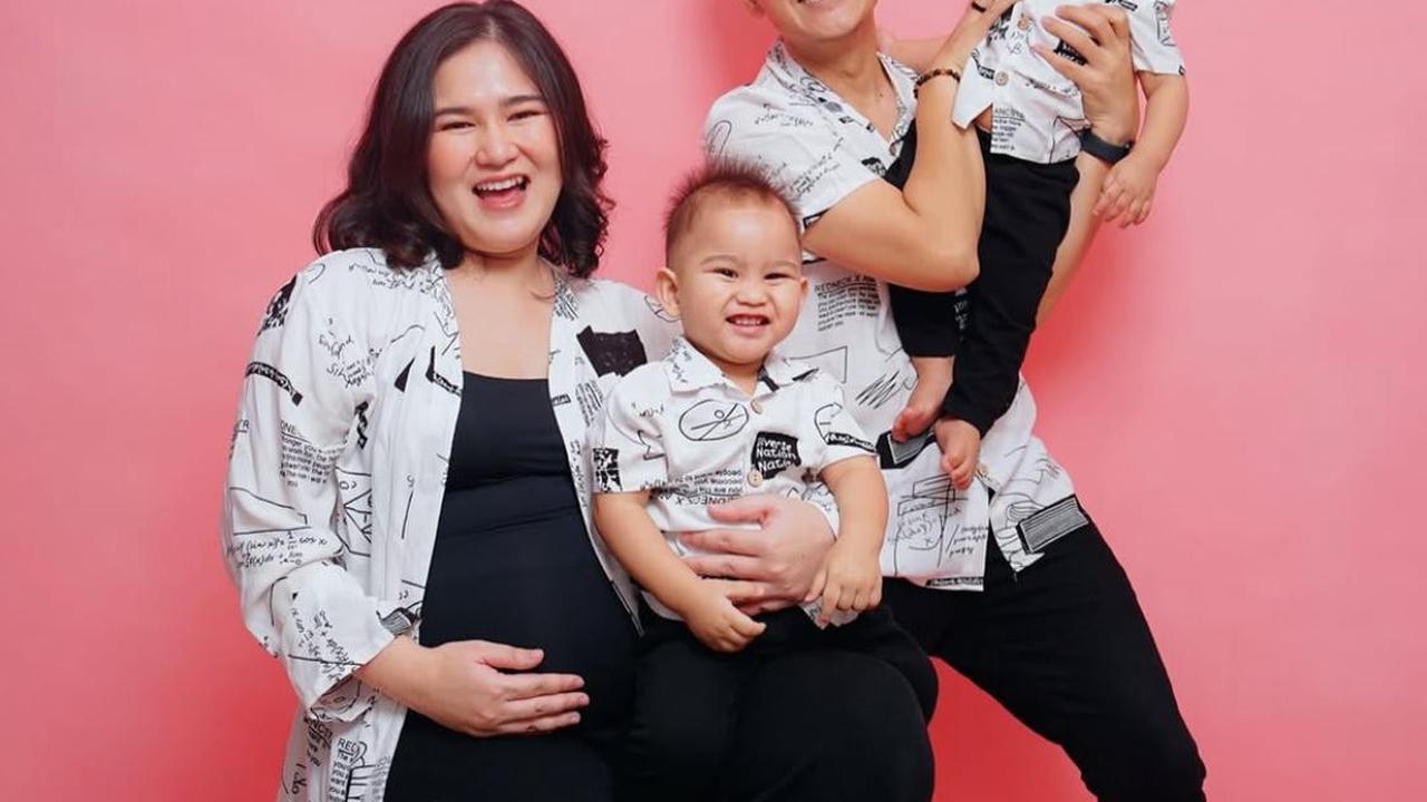 Jarang Tampil di Publik, Masayu Clara Pamer Momen Hangat Bareng Suami dan Anak Kembar