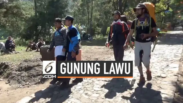 Cuaca dingin melanda Kawasan Wisata Cemoro Sewu di jalur pendakian Gunung Lawu, Kabupaten Magetan, Jawa Timur. Suhu di puncak Gunung Lawu diperkirakan mencapai minus 2 derajat celcius.