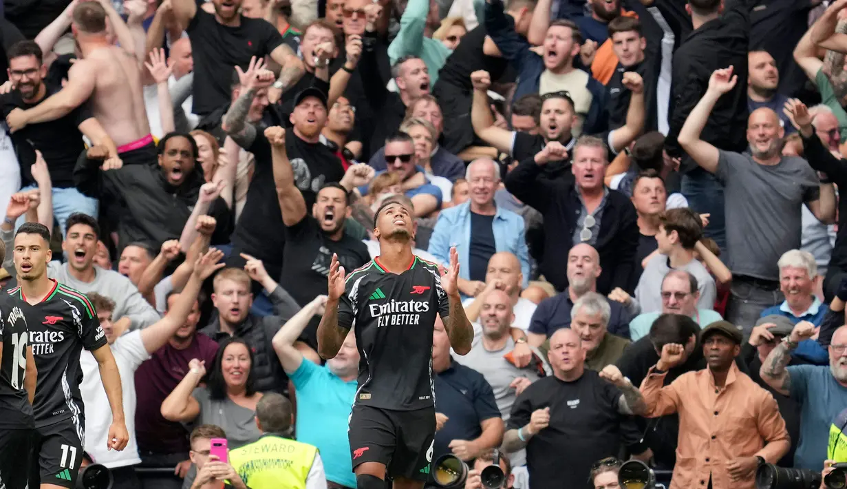 Gol Gabriel Magalhaes pada menit ke-64, menjadi penentu kemenangan Arsenal atas Tottenham Hotspur. (AP Photo/Kin Cheung)