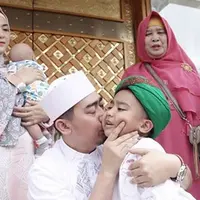 Ustaz Solmed dan April Jasmine
