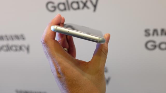 Cara Pasang Sim Card Pada Samsung Galaxy A10 Yang