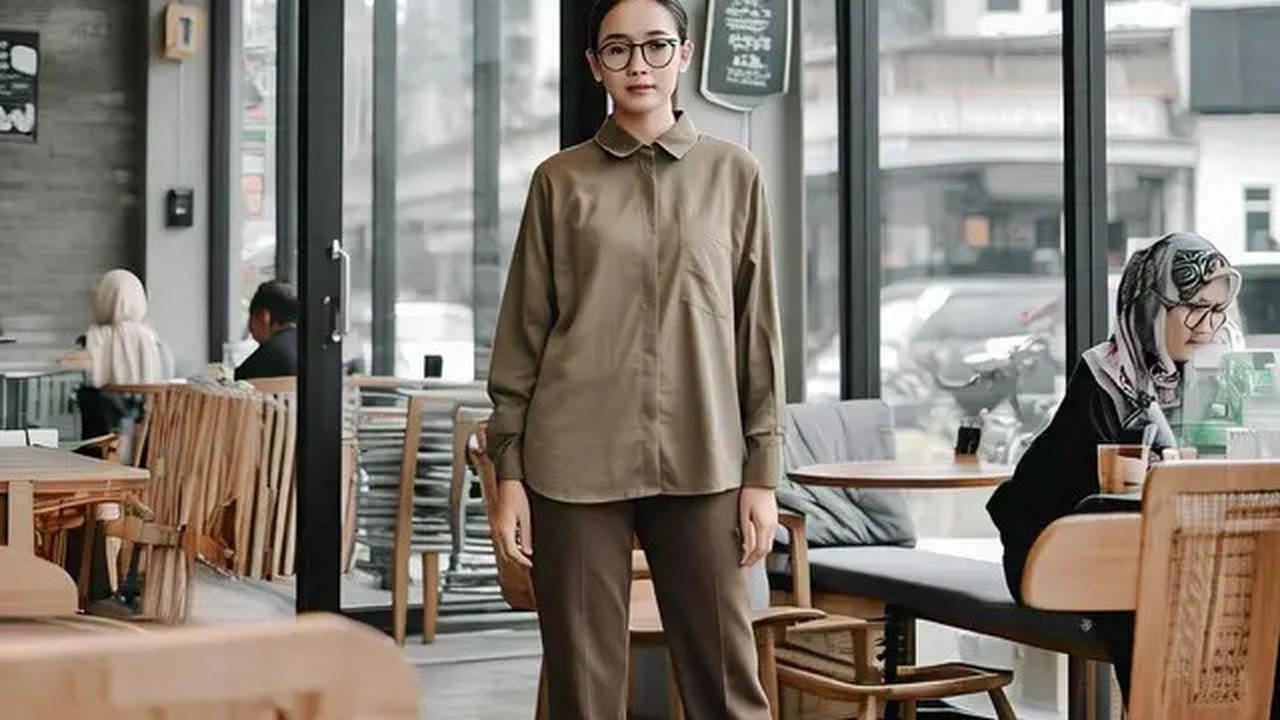 7 Ide Padanan Model Celana Lebar yang Nyaman dan Kelihatan Tetap Stylish, Cocok Buat Nongkrong di Coffeshop