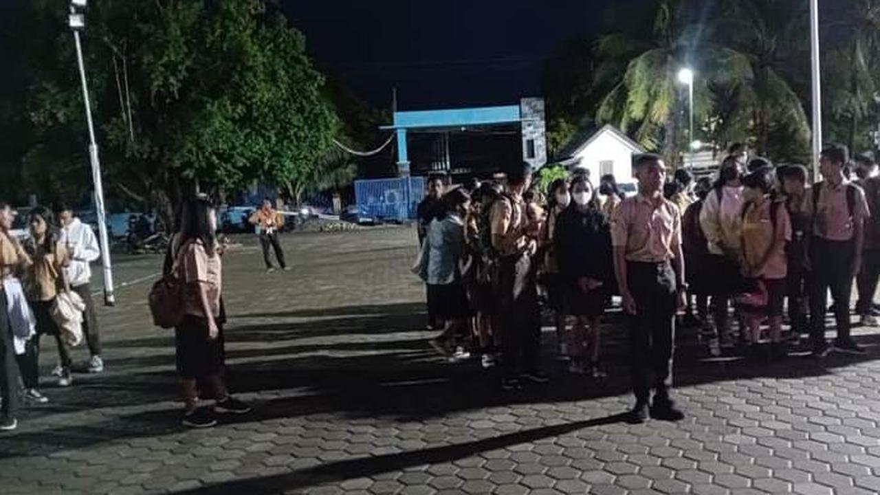 Menurut dia kebijakan tersebut tidak memiliki dasar regulasi, baik peraturan daerah (perda) maupun peraturan sistem pendidikan nasional (Sisdiknas).<br>