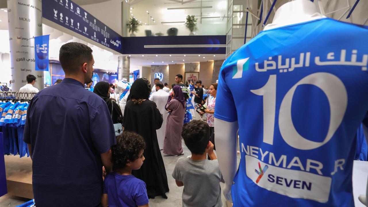 Neymar Datang, Jersey Al Hilal Laris Manis Diburu Fans