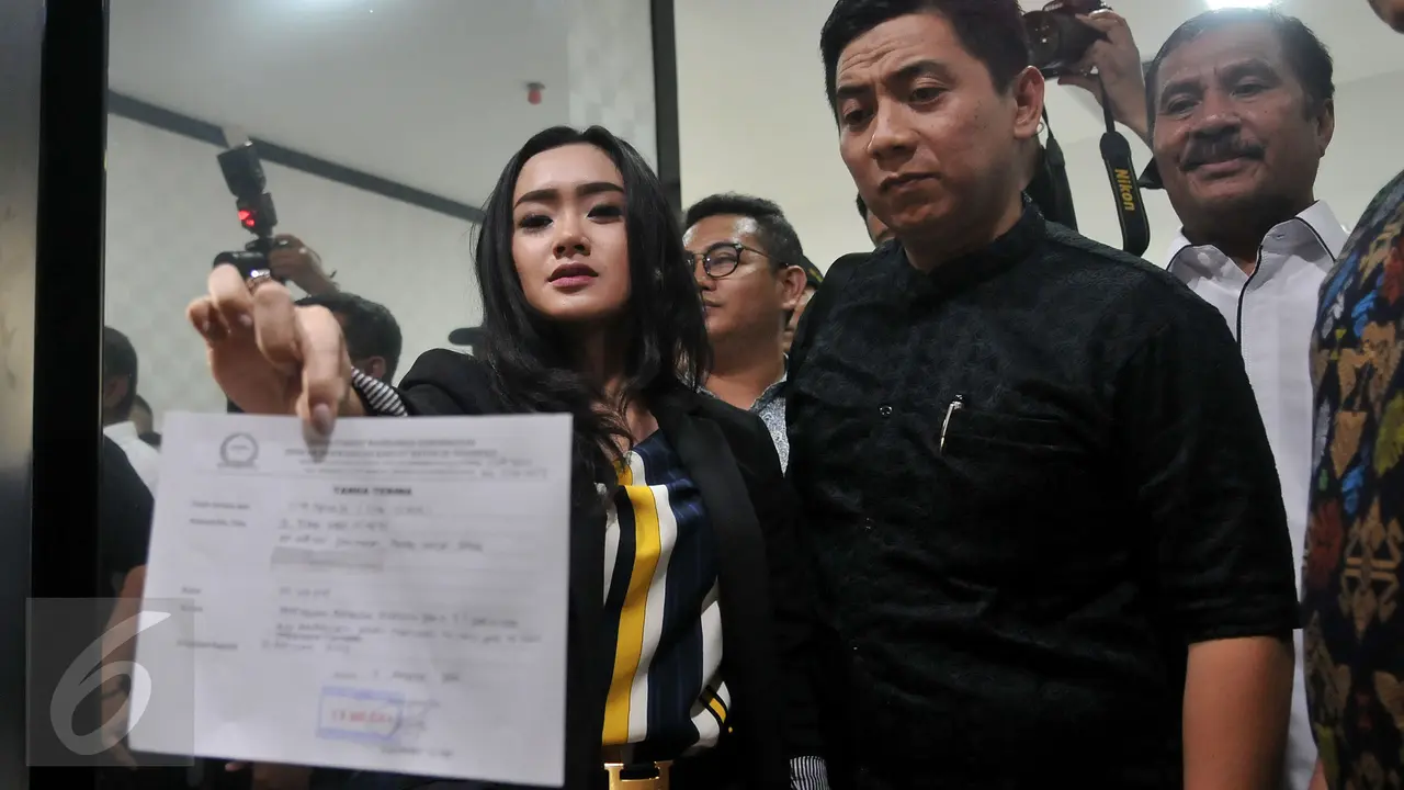20160805-Ditipu Mantan Pacar, Cita Citata Ngadu ke MKD DPR-Jakarta