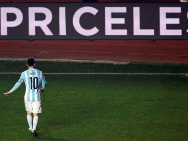 Striker Argentina, Lionel Messi, saat pertandingan semifinal Copa America 2015 antara Argentina melawan Paraguay di Estadio Municipal Alcaldesa Ester Roa Rebolledo, Concepcion, Cile, (30/6/2015). (Reuters/Jorge Adorno)