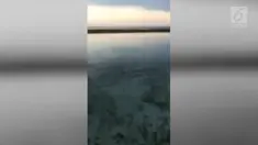 Mata air berbau belerang muncul di pantai Gili Meno usai gempa Lombok 7 SR. Fenomena alam ini karena bertemunya muka airtanah dan laut.