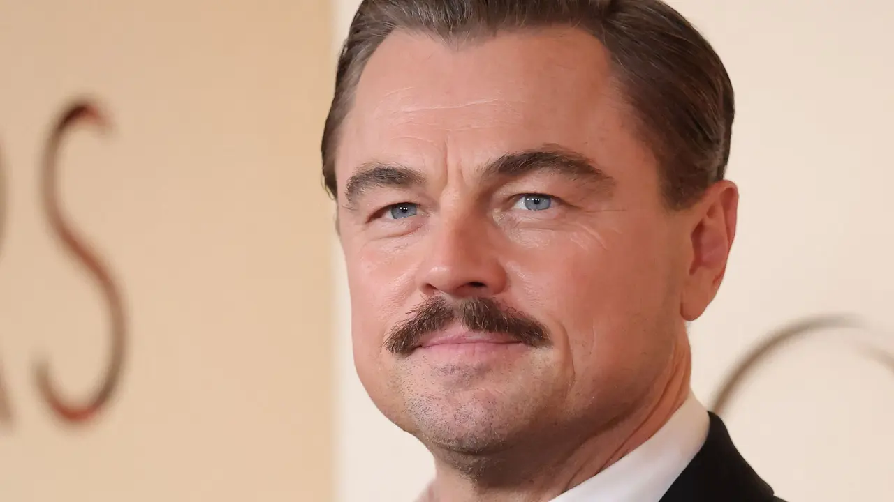 Leonardo DiCaprio di Piala Oscar 2026. (Mike Coppola / GETTY IMAGES NORTH AMERICA / Getty Images via AFP)
