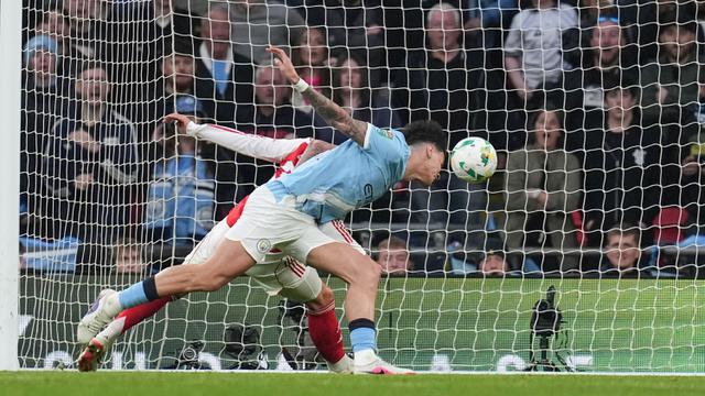 Foto: Nico O'Reilly Pahlawan Manchester City saat Tumbangkan Arsenal, The Citizens Angkat Trofi Carabao Cup