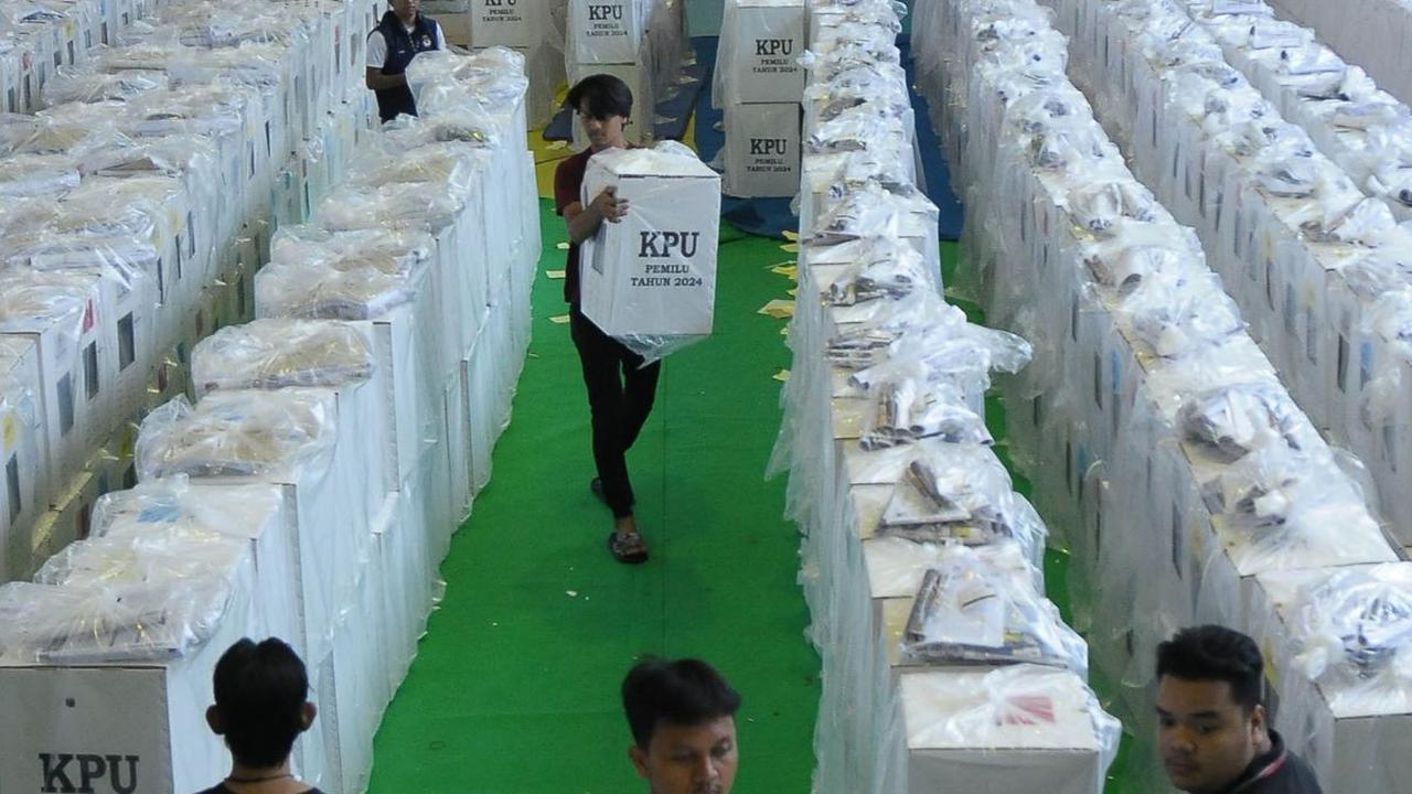 Komisi Pemilihan Umum (KPU) sebaga penyelenggara pemilu terus mematangkan persiapan menjelang pemungutan suara pada 14 Februari 2024.&nbsp;Merdeka.com/Imam Buhori