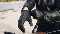 Nggak Cuma Gaya, Ini Sarung Tangan Motor Berkualitas yang Wajib Dipakai Saat Touring