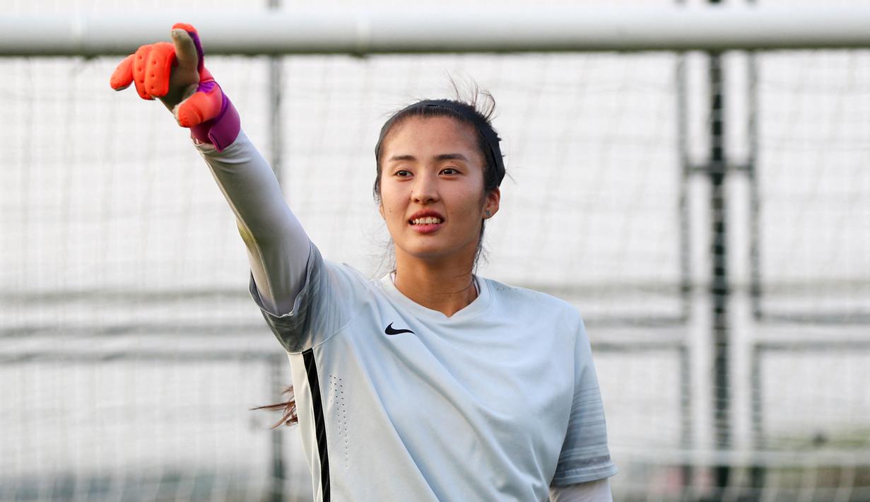 Zhao Lina. Adalah kiper Timnas Wanita Cina yang menjadi pilihan utama saat berlangsungnya Piala Dunia Wanita FIFA 2019. Ia memiliki postur dengan tinggi 187 cm. (AFP)