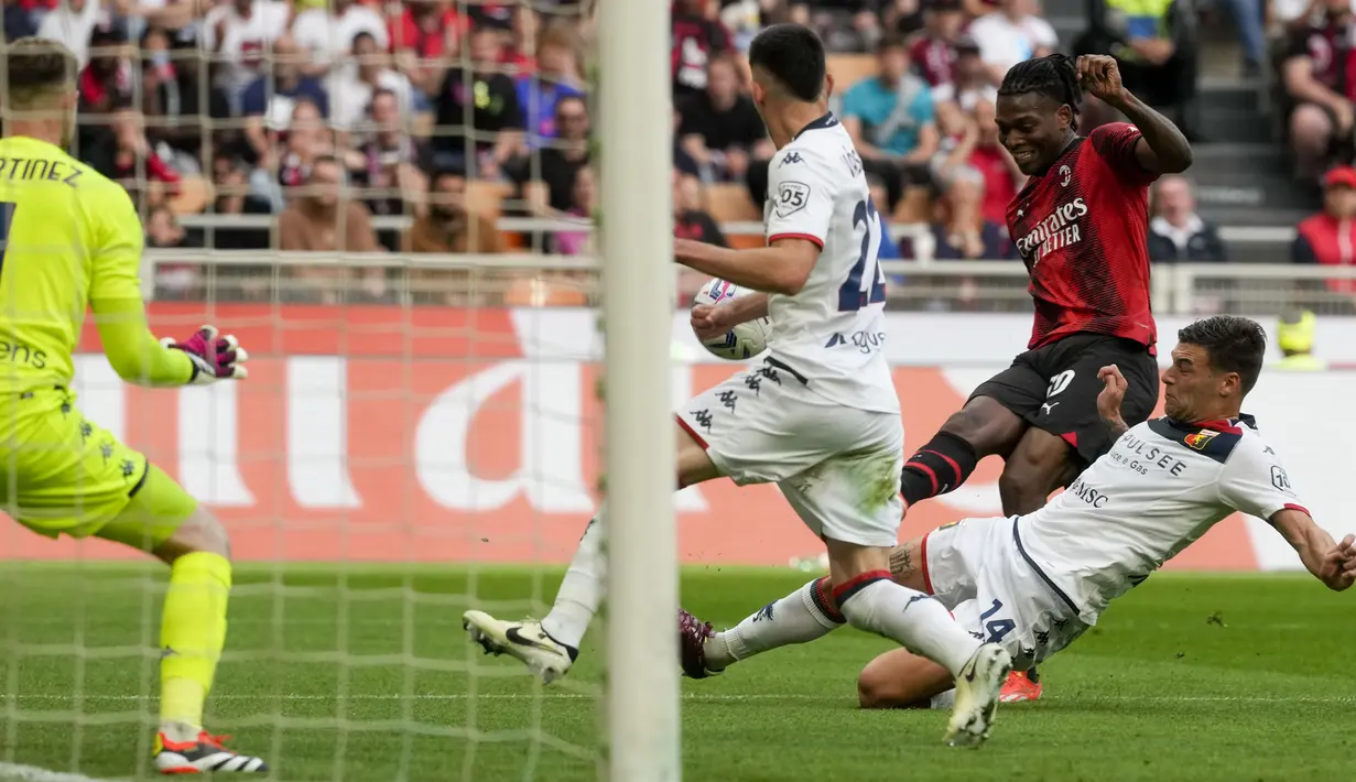Hasil ini membuat Milan kini mengemas 71 poin dari 35 laga dan mereka tetap bertahan di posisi kedua klasemen sementara Liga Italia 2023/2024. (AP Photo/Luca Bruno)