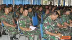 Citizen6, Surabaya: Prajurit Puslatdiksarmil mendengarkan pembekalan Wadan Kobangdikal di Puslatdiksarmil, Kobangdikal, Juanda, Surabaya. (Pengirim: Penkobangdikal). 