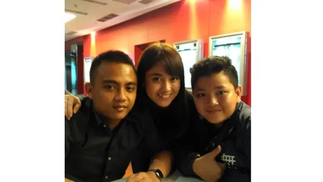 Jarang Terekspos, Ini 6 Potret Rafly Syahputra Adik Nabilah Eks JKT48
