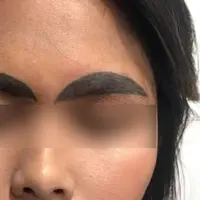 Pelajaran buat kamu nih girls, jangan sembarangan pilih tempat tato alis kalau kamu nggak mau alis kamu malah hancur. (Foto: Facebook)