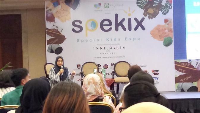 Roslinda Ghazali dari Centre for Environment-Behavior Studies (CEBS) Malaysia berbicara desain ruang belajar untuk anak autis dalam acara SPEKIX 2019 di Jakarta Convention Center, Minggu (25/8/2019). (Liputan6.com/Fitri Haryanti Harsono)