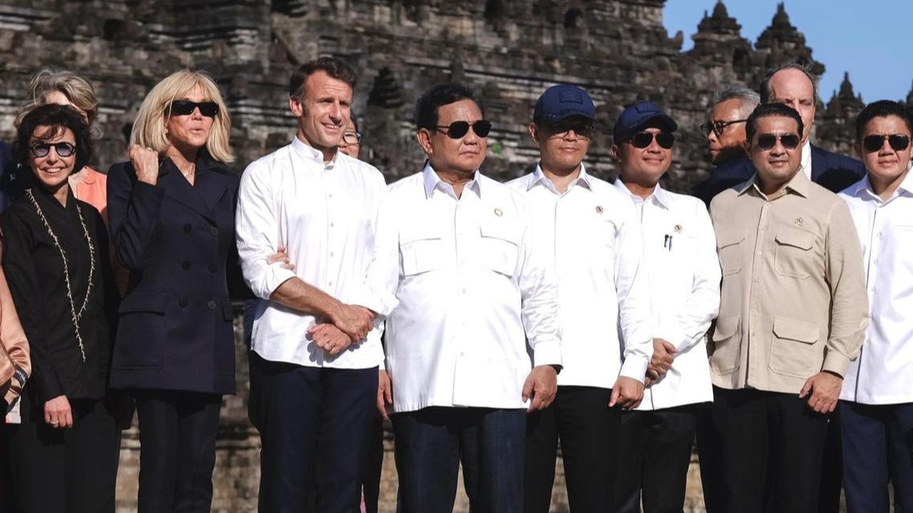Cerita Fadli Zon soal Macron Berhasil Gapai Patung Buddha dalam Stupa di Candi Borobudur