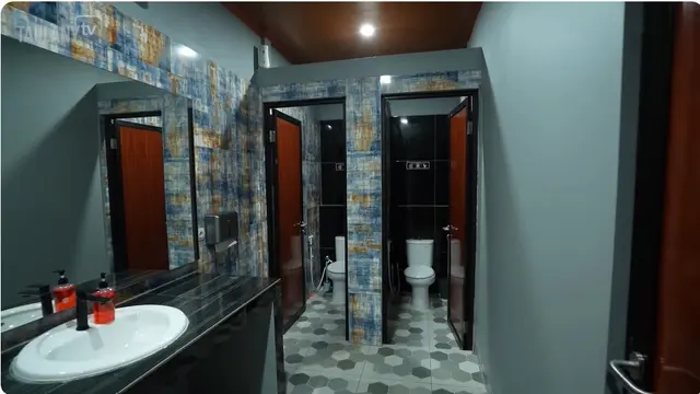 7 Potret Lapangan Badminton Deva Mahenra, Dilengkapi Toilet Estetik hingga Kafe