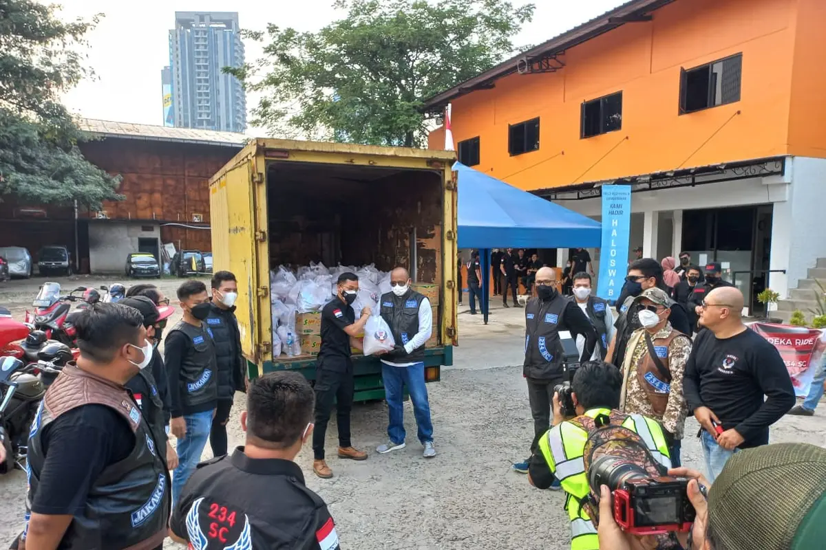 234 SC Korwil DKI Jakarta bersama Regwil 234 SC di bawah naungan Korwil DKI Jakarta dan Bikers 234 SC DKI bagikan sembako saat HUT ke-76 RI.